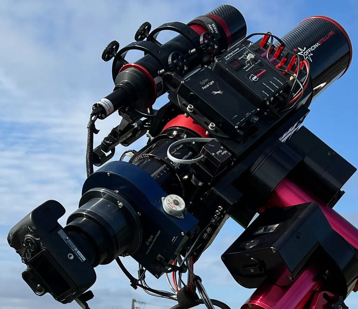 The dual-telescope astrophotography rig at Le Bourdieu Observatory